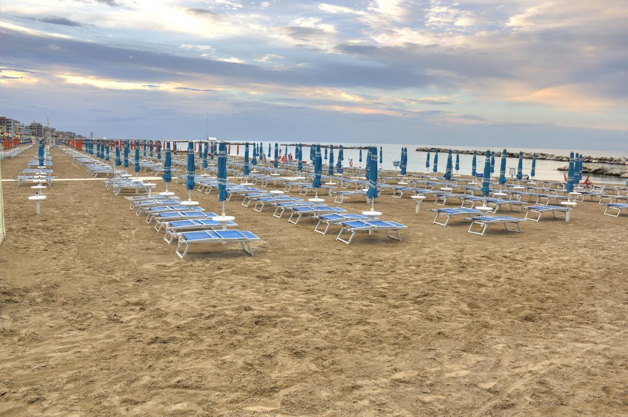 Hotel Simplon Bellaria – Igea Marina Kültér fotó